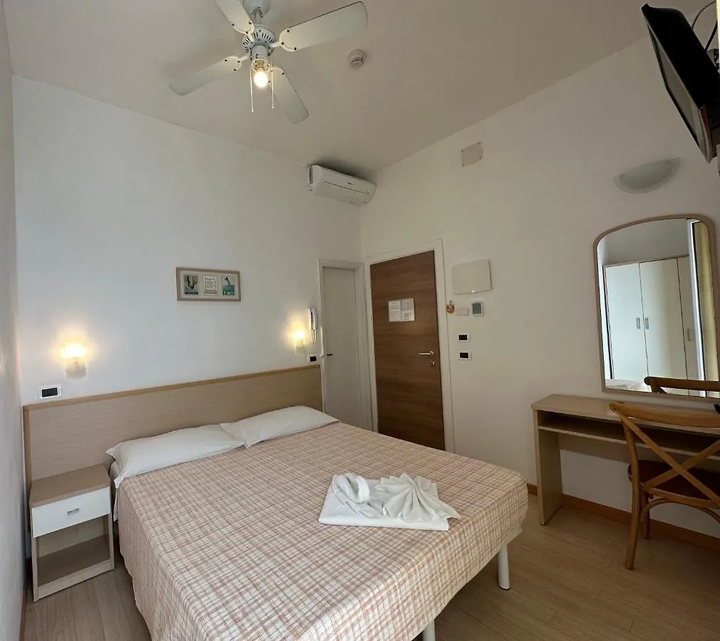 Hotel Haarlem Римини