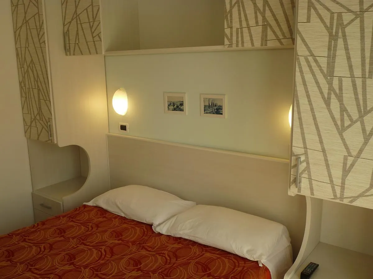 Hotel Haarlem Римини